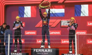 Verstappen gana en Brasil con épica remontada bajo la lluvia