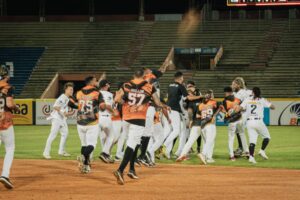 Osleivis Basabe deja en el terreno a Tiburones
