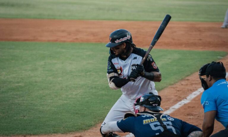 Águilas del Zulia y Tigres de Aragua dividen honores en el nido