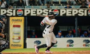 Águilas del Zulia y Tiburones de La Guaira disputan este lunes el tradicional Juego de La Chinita