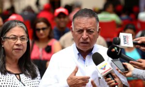 Revelan que Francisco Arias Cárdenas competirá por la Gobernación de Zulia en 2025