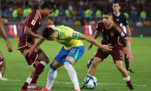 La Vinotinto empata 1-1 con Brasil y se aferra a la ilusión de ir al Mundial