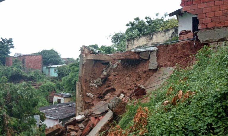 Abuela pide ayuda para reconstruir su casa en Valle Frío luego que se derrumbara por las lluvias