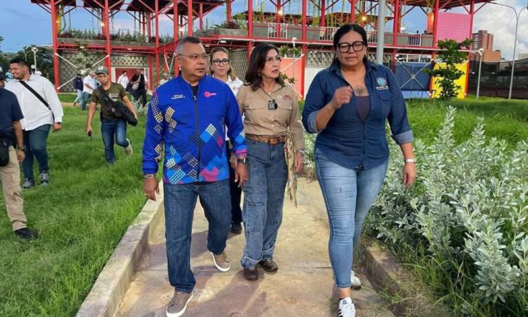 Supervisan avances de la tercera etapa del Parque Ana María Campos