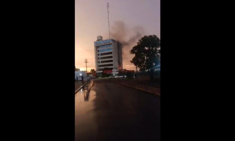 Reportan incendio en la sede de Full Data