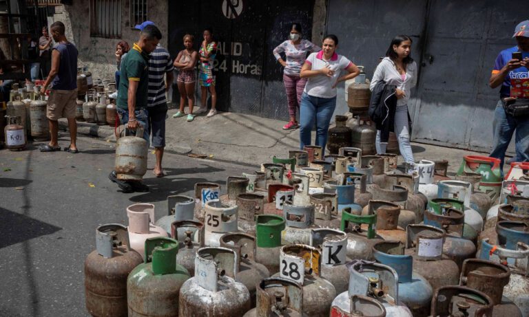 Estiman que el 90 % de los venezolanos cocina con bombonas de gas y solo un 7 % tiene gas directo