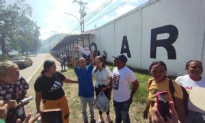 Excarcelan a detenidos por protestas poselectorales en La Crisálida y Yare III