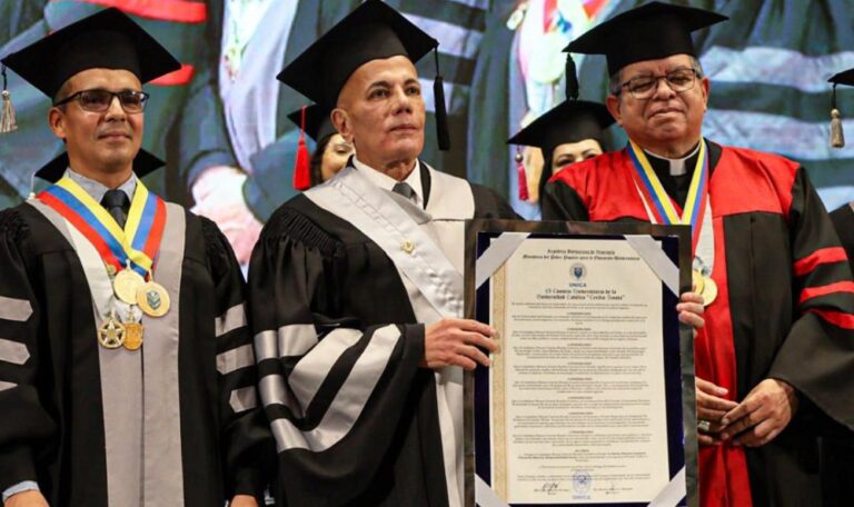 Rosales tras recibir honoris causa de la Unica: “La educación es el instrumento de cambio para la vida”