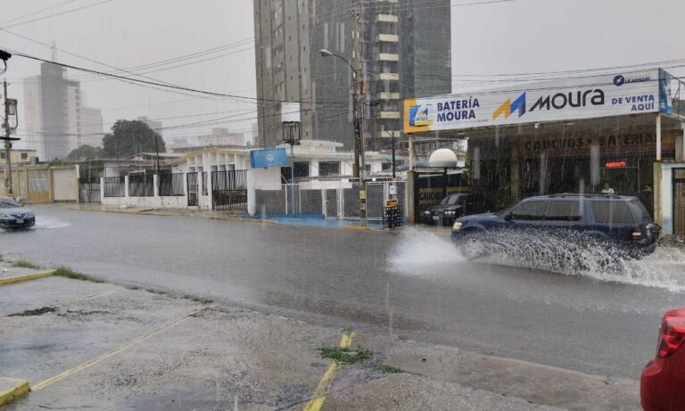 Un aguacero azota Maracaibo horas antes del encendido de Bella Vista