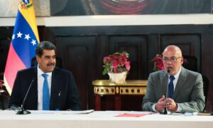 Maduro califica de “basura” la Ley Bolívar: “Con Venezuela no han podido ni podrán”
