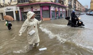 Emiten aviso rojo de riesgo extremo por temporal en Málaga y Tarragona