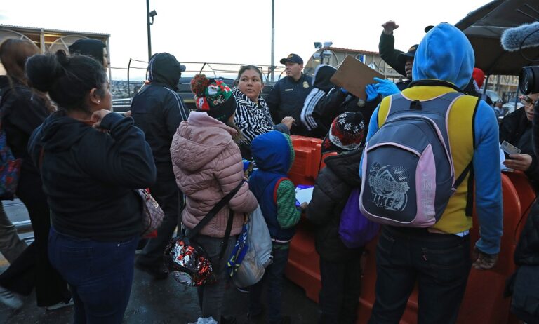 Venezolanos con cita de asilo en la frontera de México temen que Trump los expulse