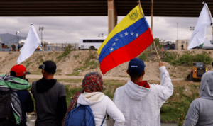 Migrantes venezolanos podrían ser ficha clave en negociación de Trump con Maduro