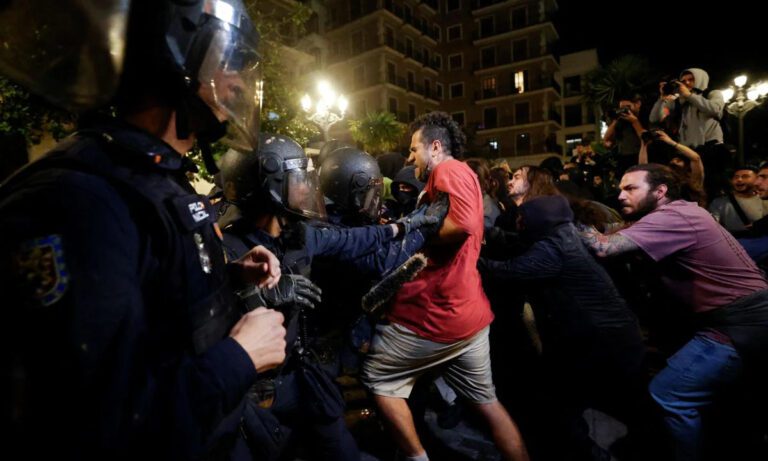 Arrestan a venezolano por lesionar a 2 policías tras protestas en la Comunidad Valenciana