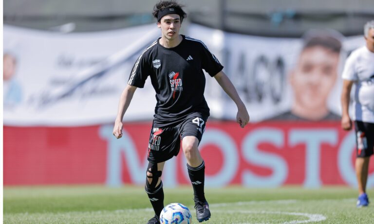 Un “streamer” debuta como titular en el fútbol profesional argentino