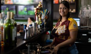 El bar de la hija del utilero de la Vinotinto reúne a los venezolanos en Chile