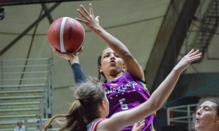 Venezuela U15 femenina de baloncesto se impone contra Chile