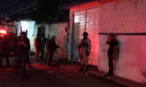 Rescatan a 25 migrantes venezolanos secuestrados en una vivienda en el sur de México