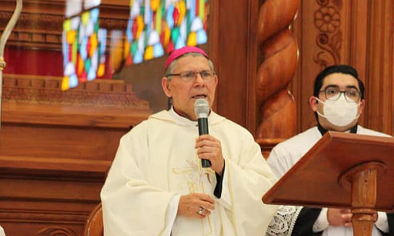 Ortega expulsa a presidente del Episcopado tras denunciar sacrilegio de sandinistas