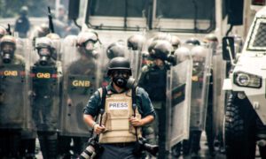 Gremios y oenegés exigen libertad para 12 periodistas que permanecen bajo arresto