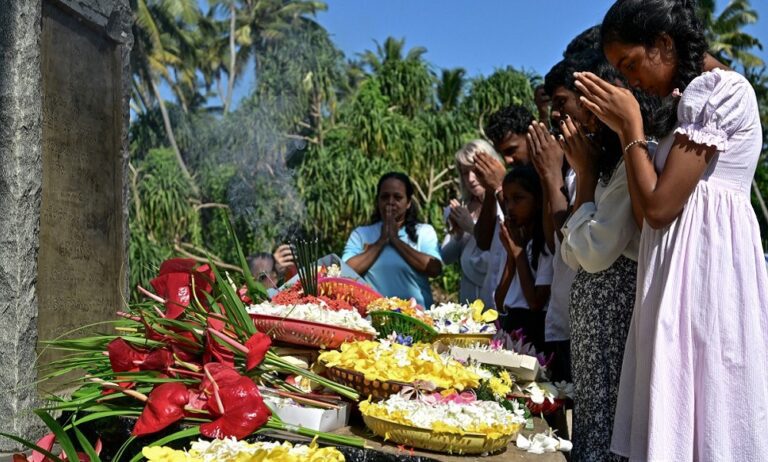 Asia recuerda con ceremonias a las víctimas en el 20 aniversario del tsunami