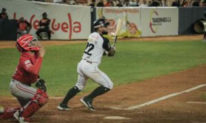 Alí Castillo conecta su hit 600 y da triunfo a las Águilas en extras