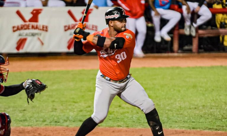 Águilas inicia serie contra Bravos