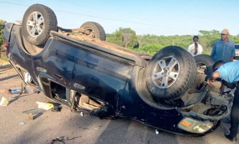 Dos deportistas muertos y 4 heridos deja vuelco de camioneta en la Falcón-Zulia