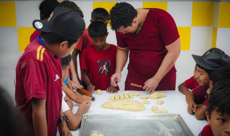 Fundanis y LUZ imparten curso de panadería a más de 20 niños, niñas y adolescentes
