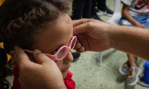 Programa Ver para Aprender de la Alcaldía concluye 2024 con 275 lentes entregados