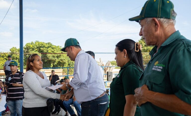 Benefician a 485 familias de Luis Hurtado Higuera con la última entrega de nomenclaturas del año de la Alcaldía