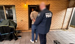 Acusan a colombiana en Australia por someter a servidumbre forzada a varios venezolanos