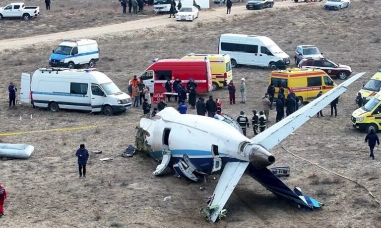 Azerbaiyán Airlines asegura que su avión estrellado sufrió “interferencias físicas y técnicas externas”