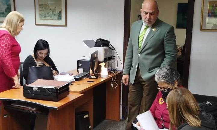 Contralor municipal investiga a directora de Administración y Finanzas de la Alcaldía