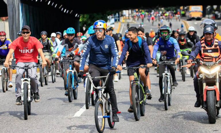 Daniel Dhers lidera la última bicicletada del año en Caracas