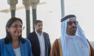 Delcy Rodríguez visita Emiratos Árabes Unidos para revisar relación bilateral