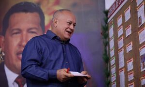 Cabello tilda de “farsa” la denuncia de asedio en Embajada argentina en Caracas