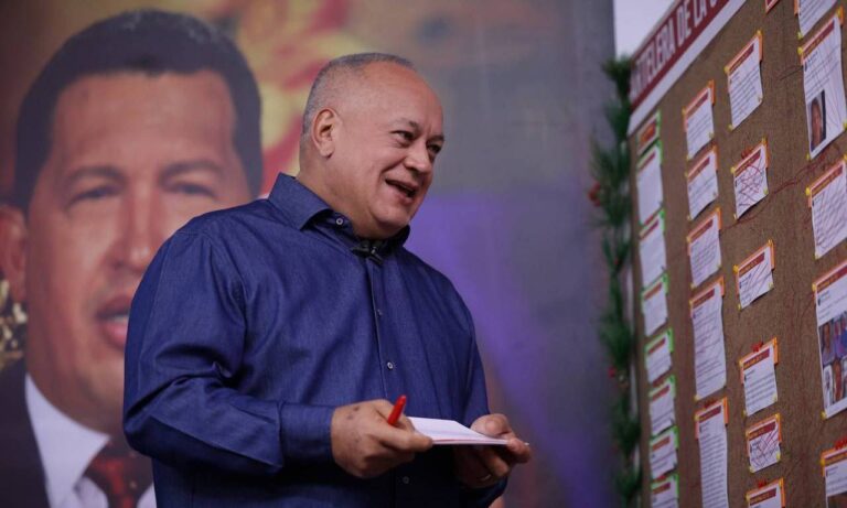 Cabello tilda de "farsa" la denuncia de asedio en Embajada argentina en Caracas