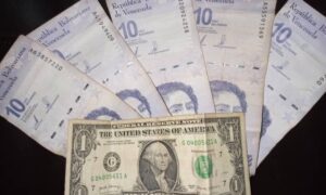 El precio del dólar oficial supera los 48 bolívares