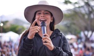 Emily Galaviz suspende gira internacional “por razones médicas”