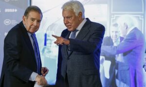 Felipe González pide al Gobierno español ayudar a González Urrutia a regresar a Venezuela
