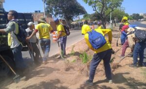 Despliegan operativo de saneamiento en la avenida Milagro Norte de Maracaibo
