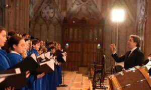 Gustavo Dudamel brilla con la Filarmónica de Radio Francia en la reapertura de Notre Dame