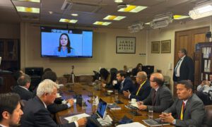 Machado pide a Boric reconocer a González Urrutia como “presidente electo”