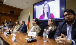 Machado califica de “acto de guerra” el “asedio” a la Embajada argentina