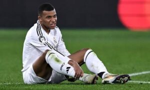 Mbappé sufre una lesión en el muslo y es duda para la Copa Intercontinental