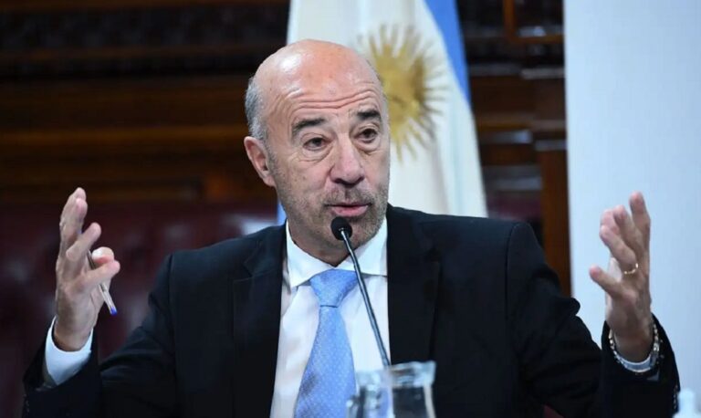 Gobierno de Argentina denuncia por “traición a la patria” a exembajador en Venezuela
