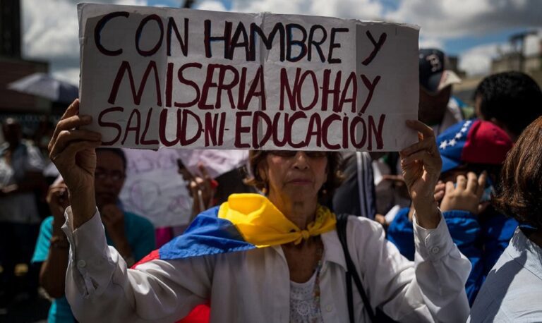 Profesores universitarios conmemoran su día con un sueldo máximo de $27 mensuales