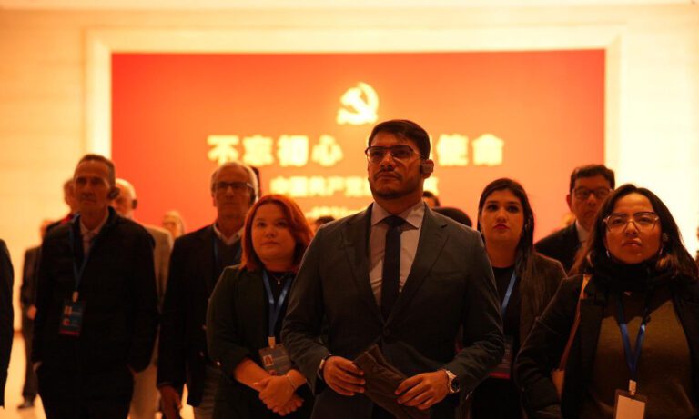 Equipo del Psuv viaja a China para participar en foro del Partido Comunista Chino