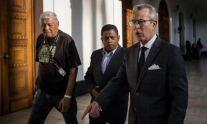 Delpino insta a la AN a juramentar a González Urrutia como presidente